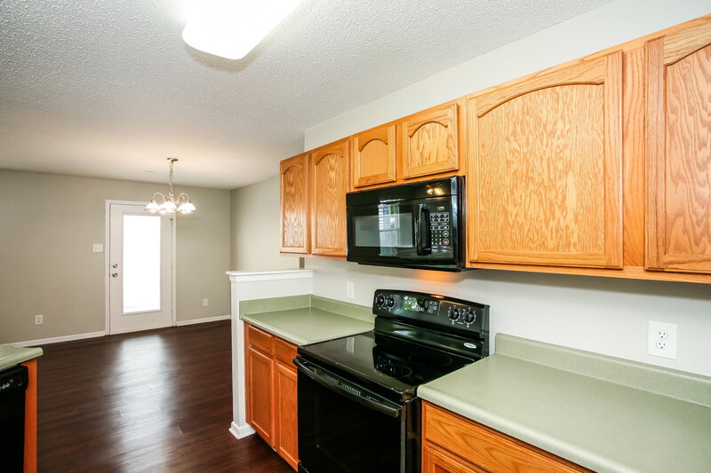 1,915/Mo, 14384 Black Farm Dr Noblesville, IN 46060 Kitchen View 2