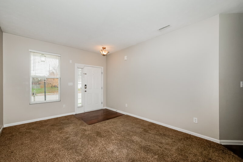 2,800/Mo, 19514 Kailey Way Noblesville, IN 46062 Living Room View 2