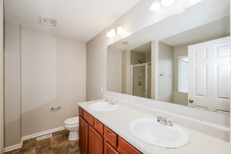 2,800/Mo, 19514 Kailey Way Noblesville, IN 46062 Main Bathroom View