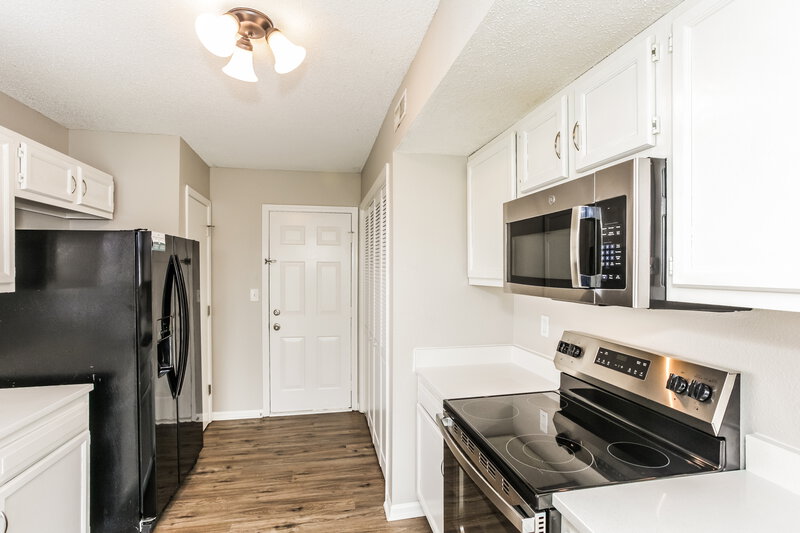 1,800/Mo, 2828 Mingo Ct Indianapolis, IN 46217 Kitchen View