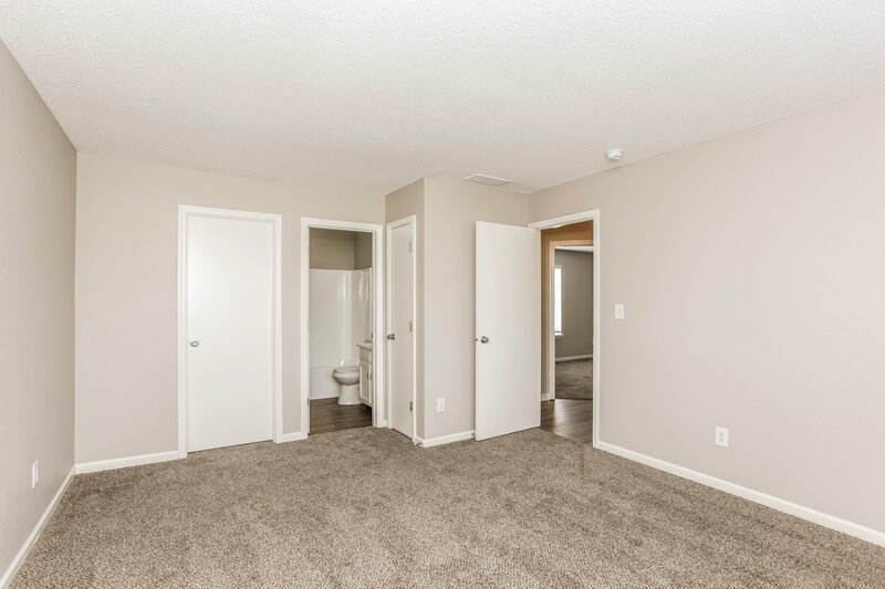 1,800/Mo, 2828 Mingo Ct Indianapolis, IN 46217 Main Bedroom View 2