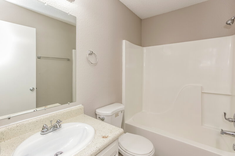 1,800/Mo, 2828 Mingo Ct Indianapolis, IN 46217 Bathroom View