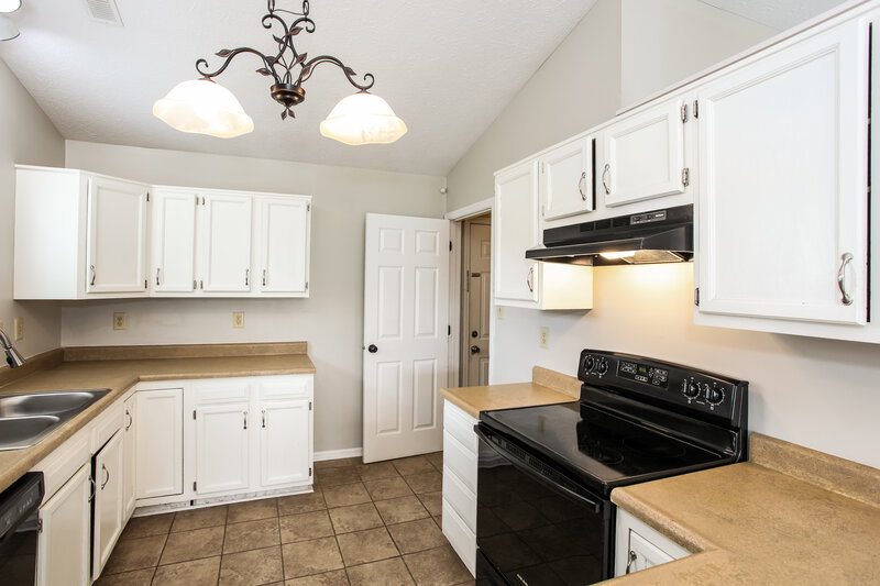 1,835/Mo, 8165 Shortleaf Ct Indianapolis, IN 46236 Kitchen View 2