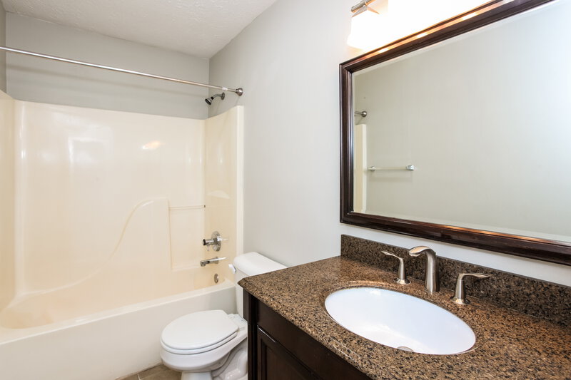 1,835/Mo, 8165 Shortleaf Ct Indianapolis, IN 46236 Bathroom View