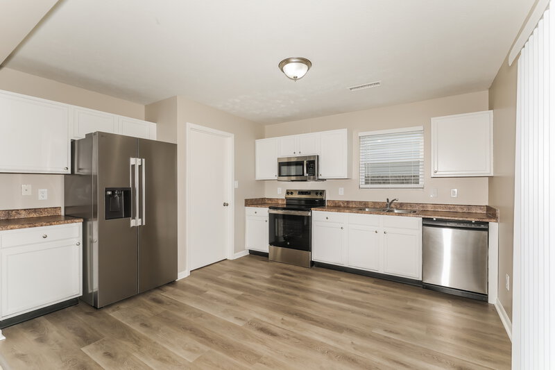 1,935/Mo, 3125 Danube Way Indianapolis, IN 46239 Kitchen View 2