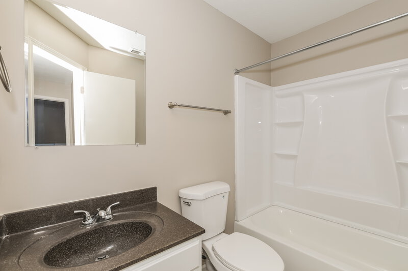 1,935/Mo, 3125 Danube Way Indianapolis, IN 46239 Bathroom View