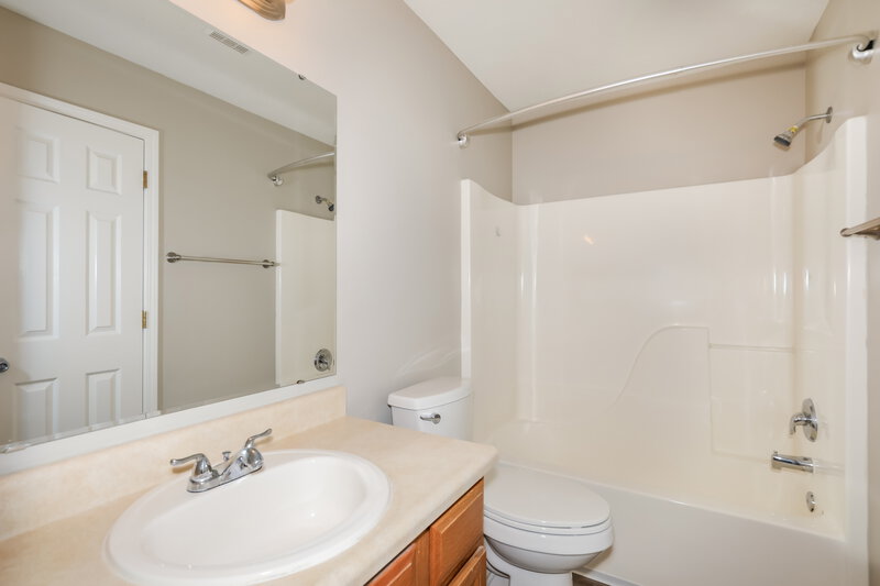 1,655/Mo, 6667 W Longview Dr McCordsville, IN 46055 Main Bathroom View