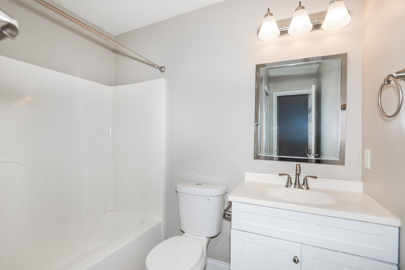 1,655/Mo, 6667 W Longview Dr McCordsville, IN 46055 Bathroom View