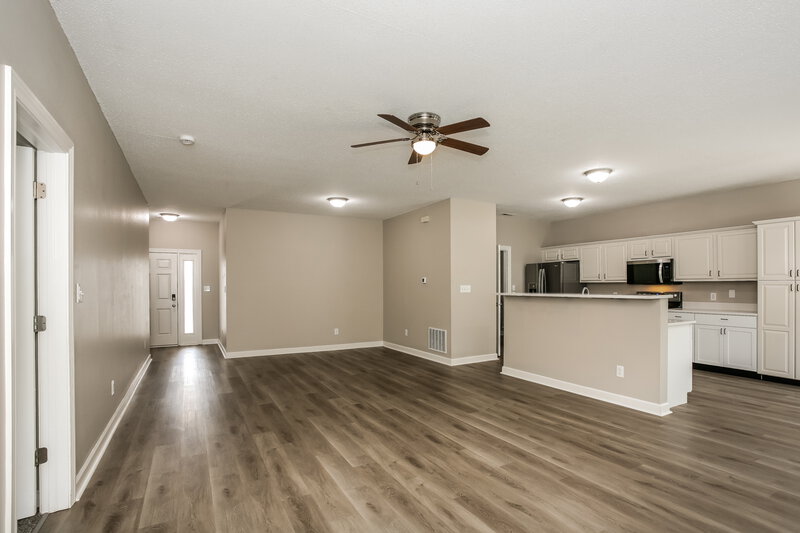 2,260/Mo, 6460 Dusty Laurel Dr Whitestown, IN 46075 Living Room View 2