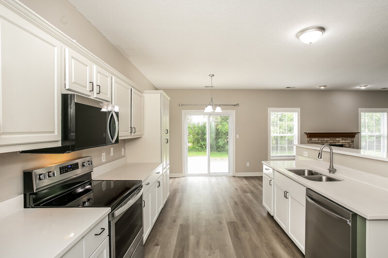 2,260/Mo, 6460 Dusty Laurel Dr Whitestown, IN 46075 Kitchen View 2
