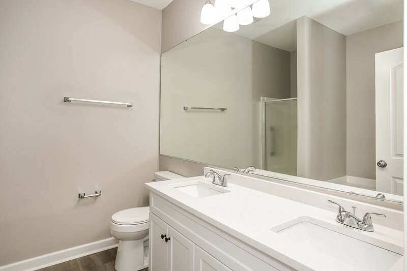 2,260/Mo, 6460 Dusty Laurel Dr Whitestown, IN 46075 Main Bathroom View