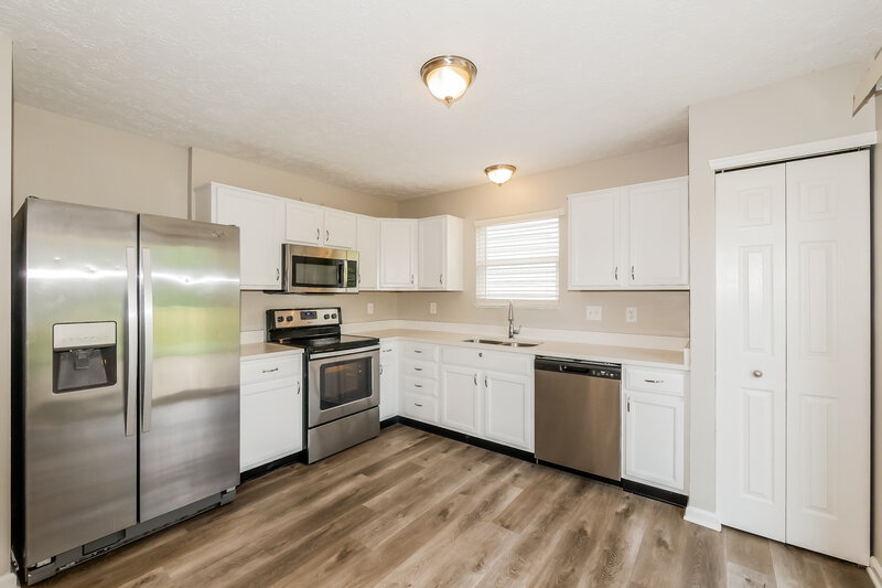 2,295/Mo, 8071 Wichita Hill Dr Indianapolis, IN 46217 Kitchen View
