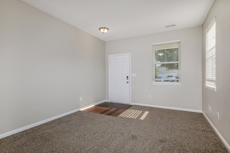 1,980/Mo, 672 Cloverfield Ln Greenwood, IN 46143 Living Room View 2