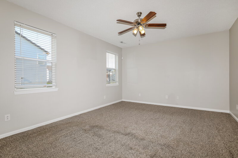 1,980/Mo, 672 Cloverfield Ln Greenwood, IN 46143 Family Room View