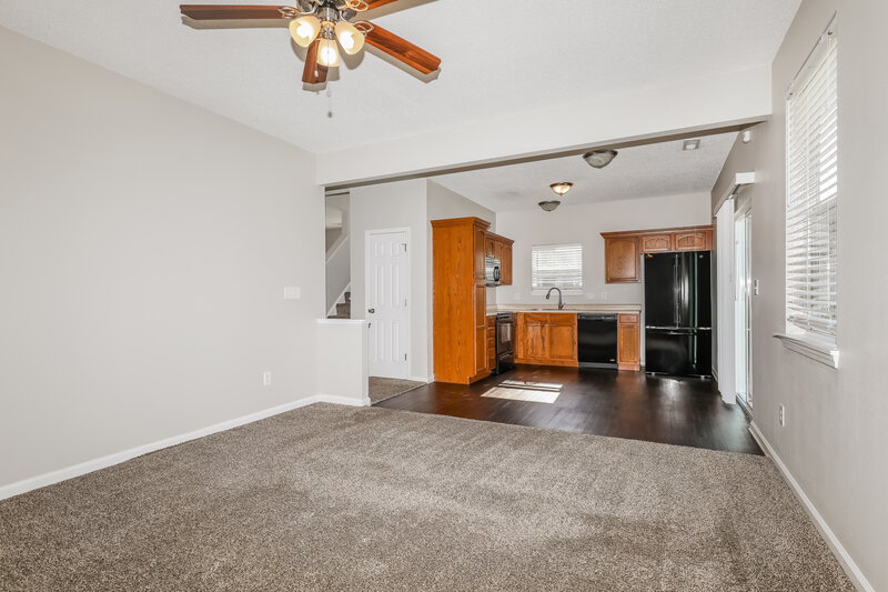 1,980/Mo, 672 Cloverfield Ln Greenwood, IN 46143 Family Room View 2