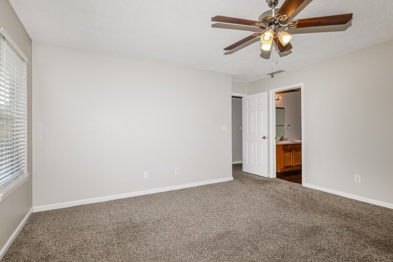 1,980/Mo, 672 Cloverfield Ln Greenwood, IN 46143 Main Bedroom View