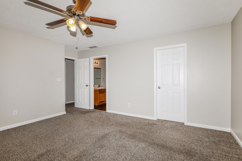 1,980/Mo, 672 Cloverfield Ln Greenwood, IN 46143 Main Bedroom View 2