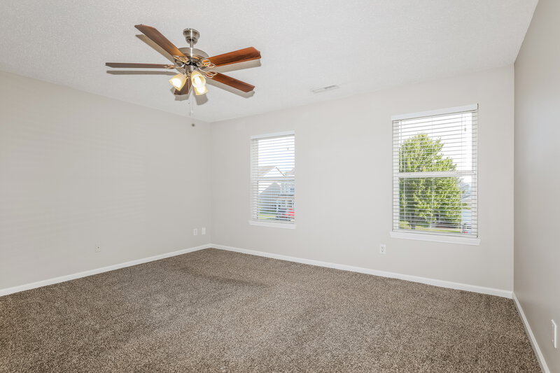 1,980/Mo, 672 Cloverfield Ln Greenwood, IN 46143 Main Bedroom View 3