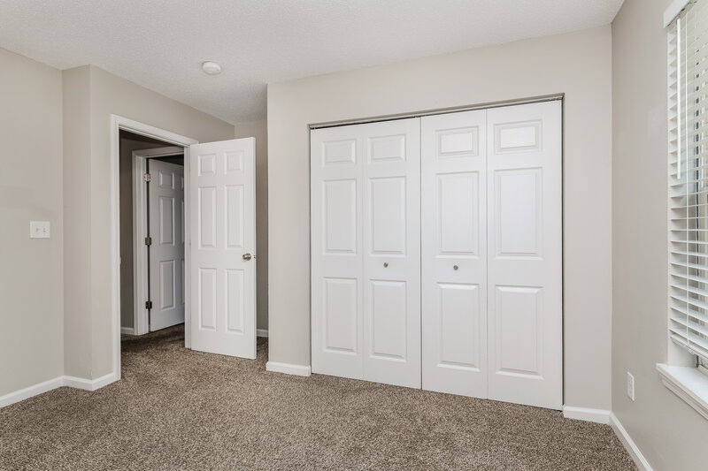 1,980/Mo, 672 Cloverfield Ln Greenwood, IN 46143 Bedroom View