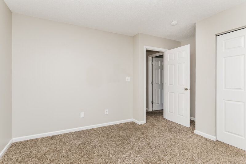 1,980/Mo, 672 Cloverfield Ln Greenwood, IN 46143 Bedroom View 2