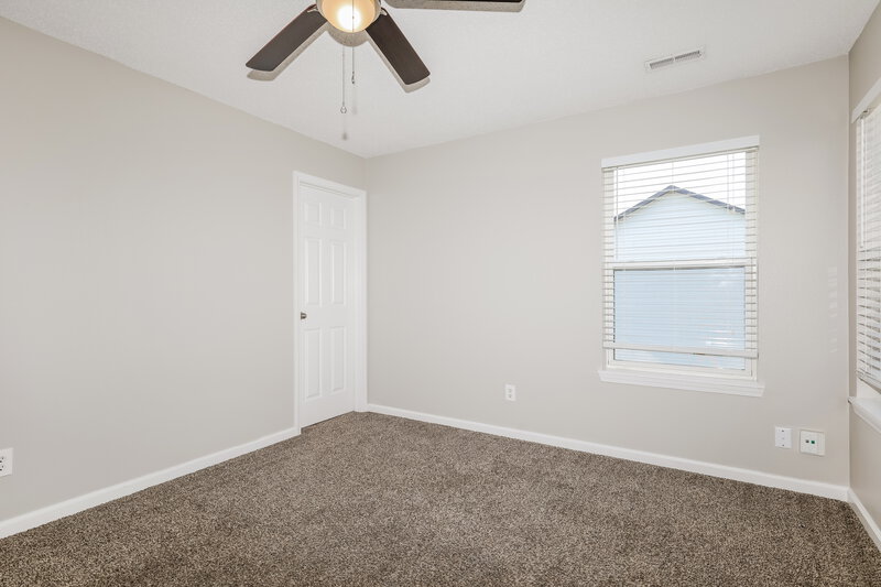 1,980/Mo, 672 Cloverfield Ln Greenwood, IN 46143 Bedroom View 3
