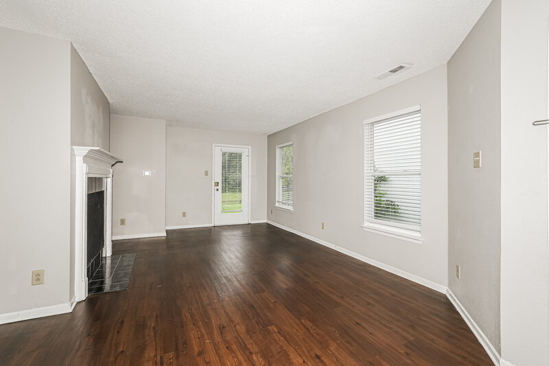 1,680/Mo, 3015 Redland Ln Indianapolis, IN 46217 Living Room View