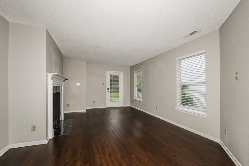 1,680/Mo, 3015 Redland Ln Indianapolis, IN 46217 Living Room View 3