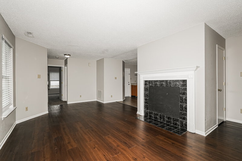 1,680/Mo, 3015 Redland Ln Indianapolis, IN 46217 Living Room View 4