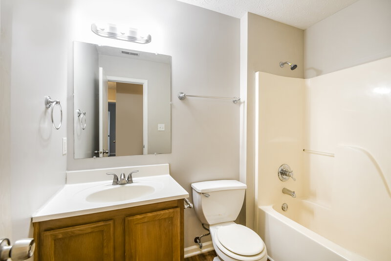 1,535/Mo, 10352 Cerulean Dr Noblesville, IN 46060 Bathroom View