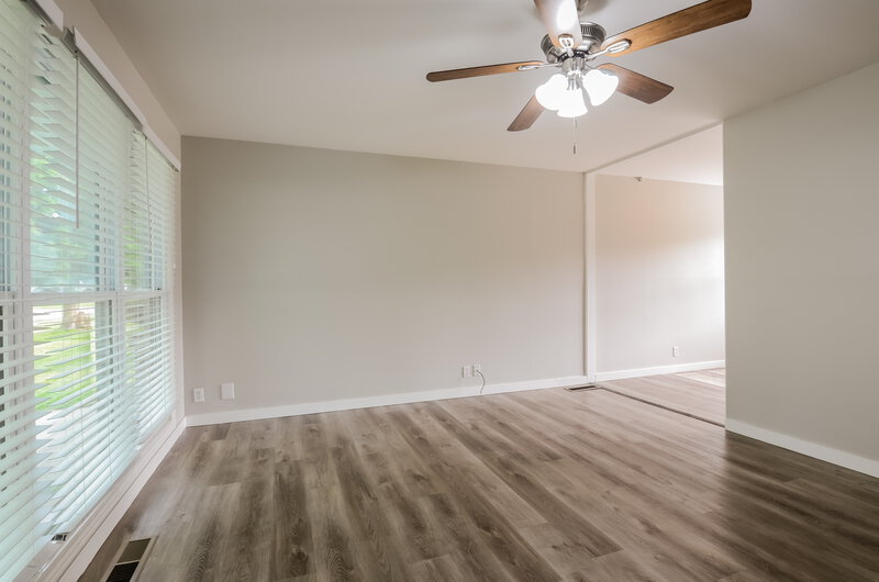 1,595/Mo, 2406 N Auburn St Speedway, IN 46224 Living Room View