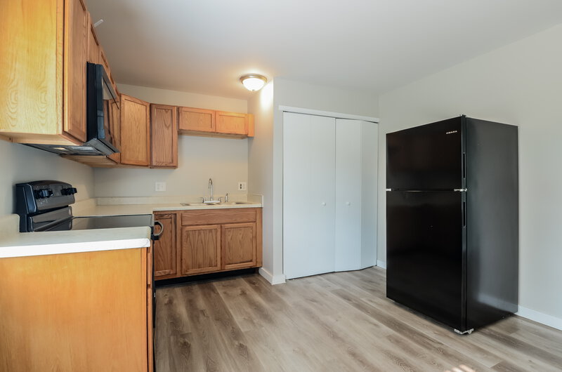 1,595/Mo, 2406 N Auburn St Speedway, IN 46224 Kitchen View