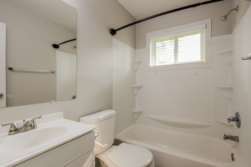 1,595/Mo, 2406 N Auburn St Speedway, IN 46224 Bathroom View