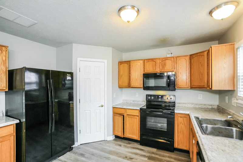 1,855/Mo, 2353 Salem Park Dr Indianapolis, IN 46239 Kitchen View