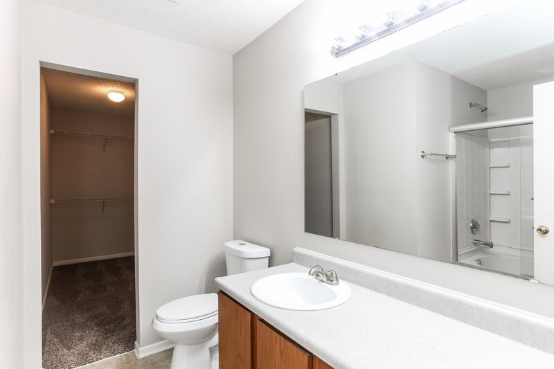 1,675/Mo, 728 Adagio Dr Greenwood, IN 46143 Main Bathroom View