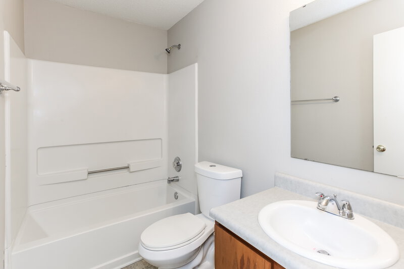 1,675/Mo, 728 Adagio Dr Greenwood, IN 46143 Bathroom View