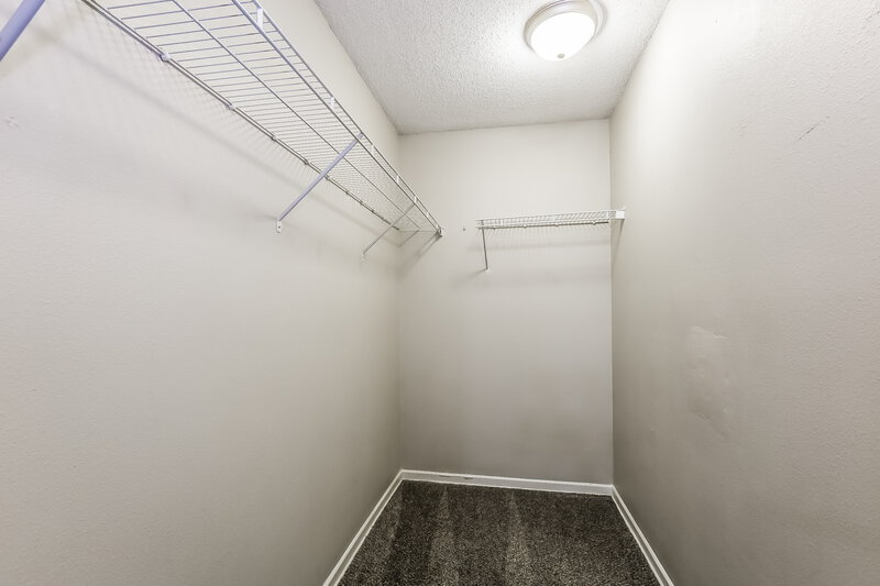 1,705/Mo, 35 Frostwood Ln Greenwood, IN 46143 Walk In Closet View 2