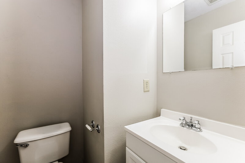 1,705/Mo, 35 Frostwood Ln Greenwood, IN 46143 Bathroom View 2