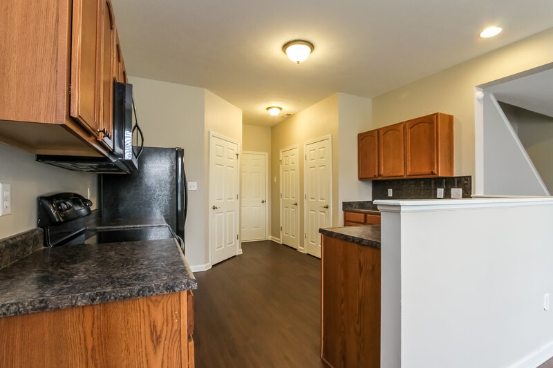 4,020/Mo, 5236 Choctaw Ridge Way Indianapolis, IN 46239 Kitchen View