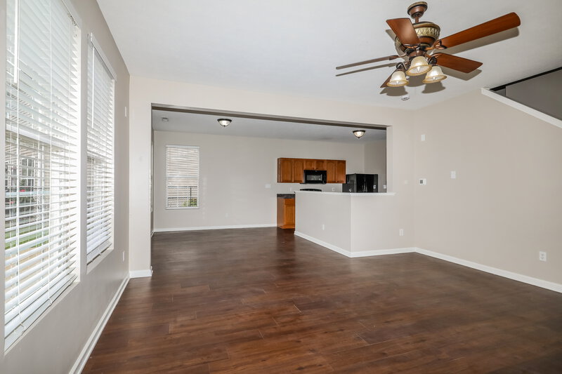 2,325/Mo, 5236 Choctaw Ridge Way Indianapolis, IN 46239 Living Room View 3