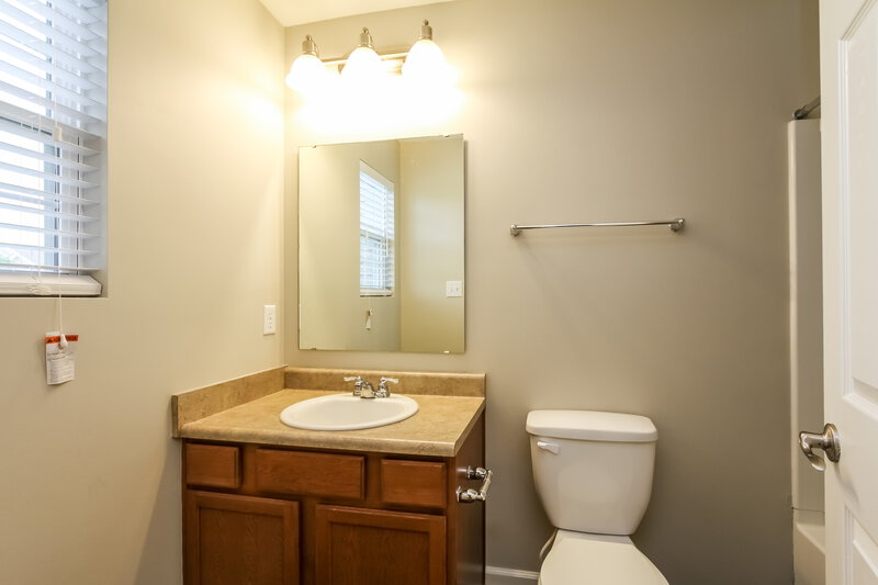 4,020/Mo, 5236 Choctaw Ridge Way Indianapolis, IN 46239 Bathroom View