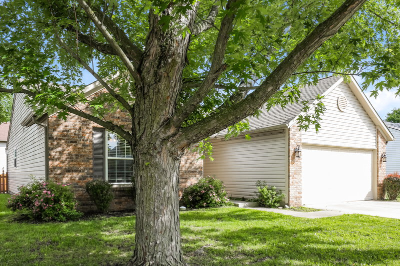 2,155/Mo, 457 Sable Chase Brownsburg, IN 46112 Front View