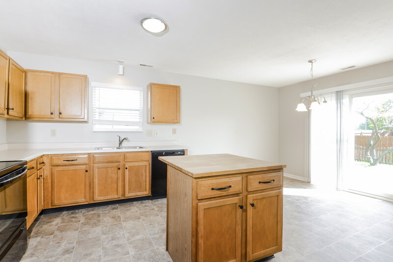 2,110/Mo, 457 Sable Chase Brownsburg, IN 46112 Kitchen View