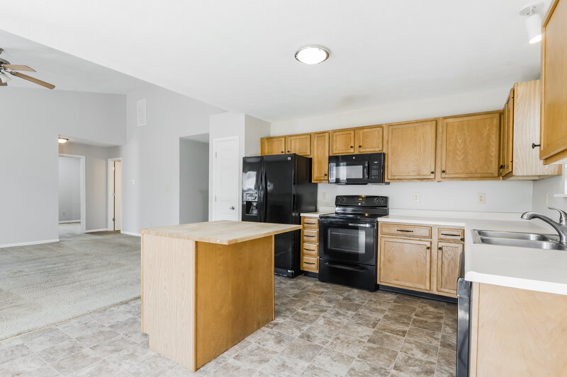 2,110/Mo, 457 Sable Chase Brownsburg, IN 46112 Kitchen View 2