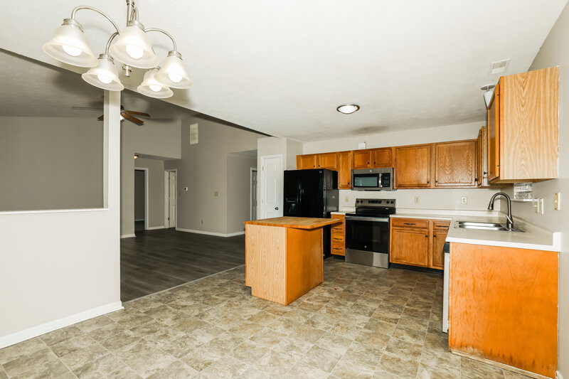 2,155/Mo, 457 Sable Chase Brownsburg, IN 46112 Dining Room View
