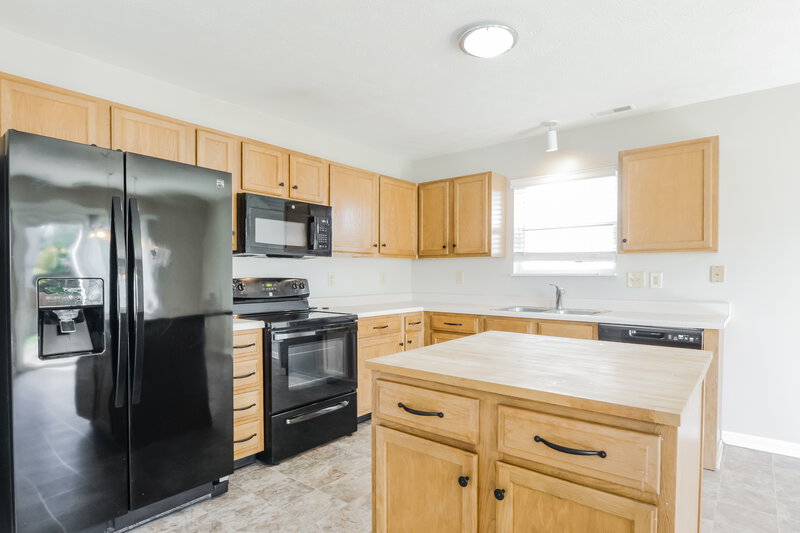 2,110/Mo, 457 Sable Chase Brownsburg, IN 46112 Kitchen View 3