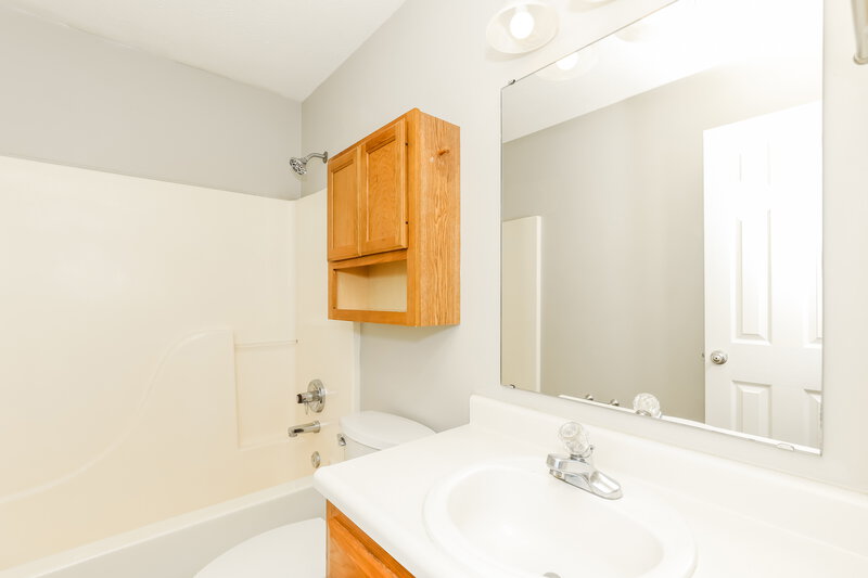 2,155/Mo, 457 Sable Chase Brownsburg, IN 46112 Bathroom View