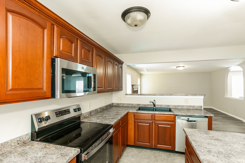 2,195/Mo, 10718 Pavilion Dr Indianapolis, IN 46259 Kitchen View 2