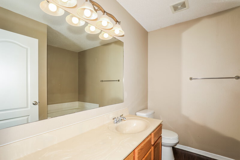 1,865/Mo, 13134 N Etna Green Dr Camby, IN 46113 Main Bathroom View