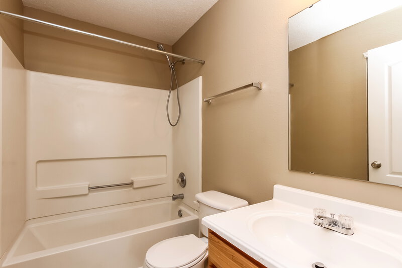 1,865/Mo, 13134 N Etna Green Dr Camby, IN 46113 Bathroom View
