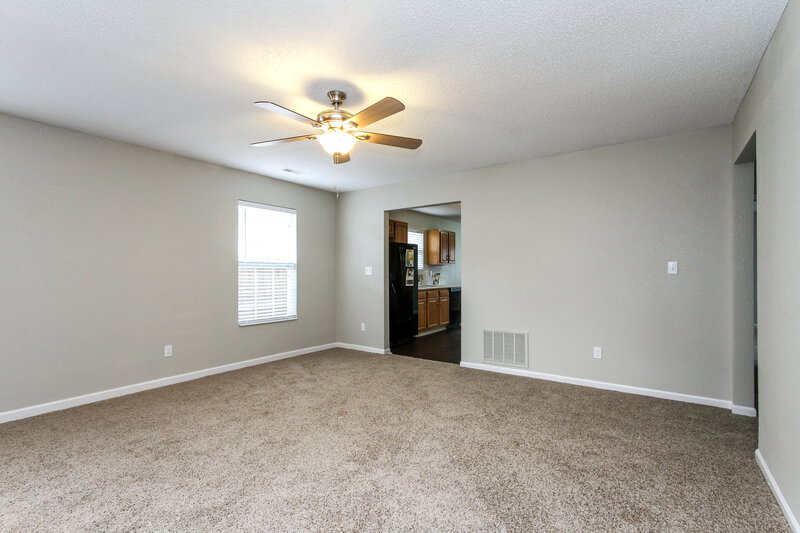 2,320/Mo, 652 Locust Grove Ln Greenwood, IN 46143 Living Room View 2